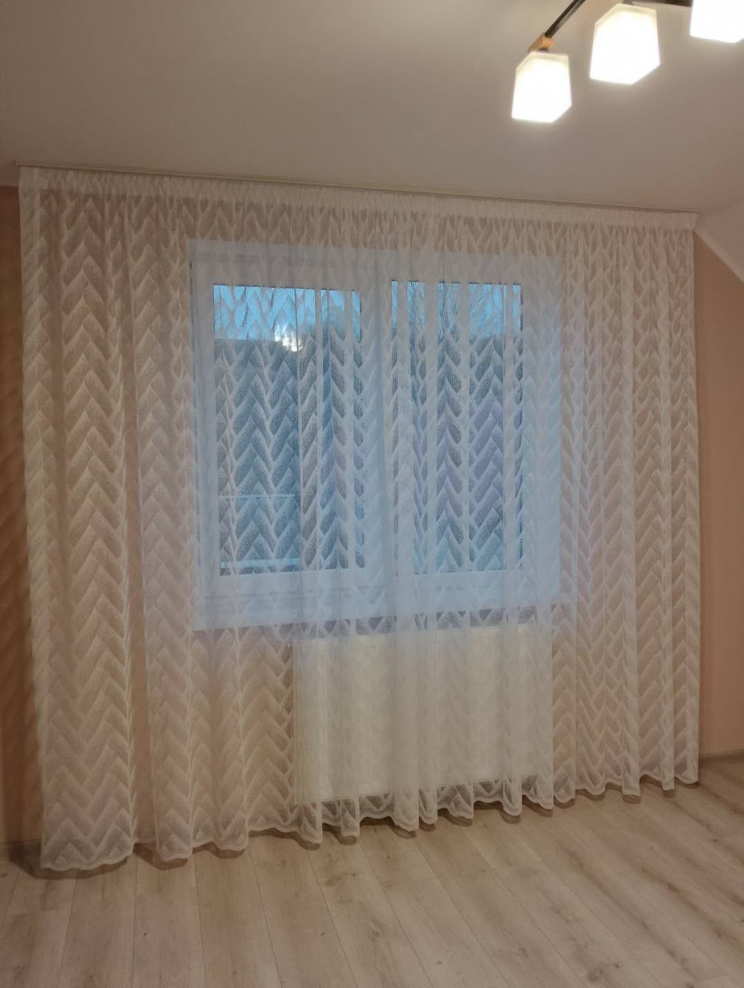 Стильна білосніжна тюль