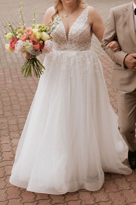 Suknia ślubna r. 48