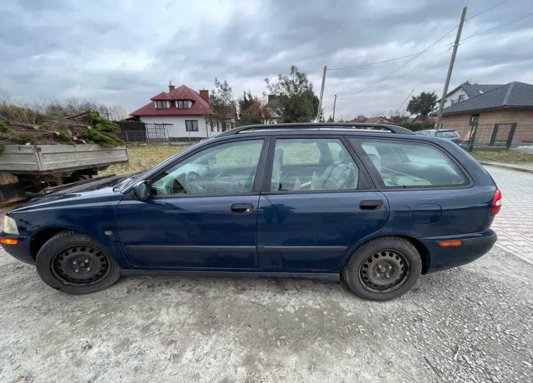 Volvo v40 benzyna 1.8 2000r.