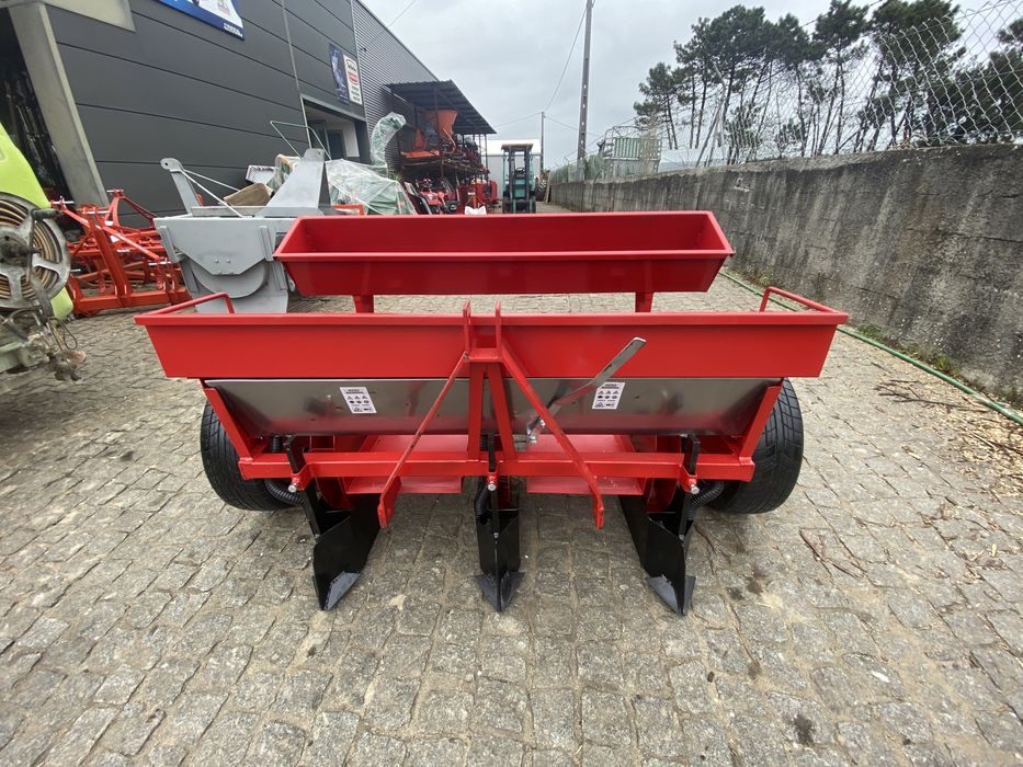 Semeador plantador de batatas 3 linhas com adubador INOX