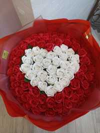 Букет 101 мильна троянда в кальці "Бузковий аромат" мильні квіти рози
