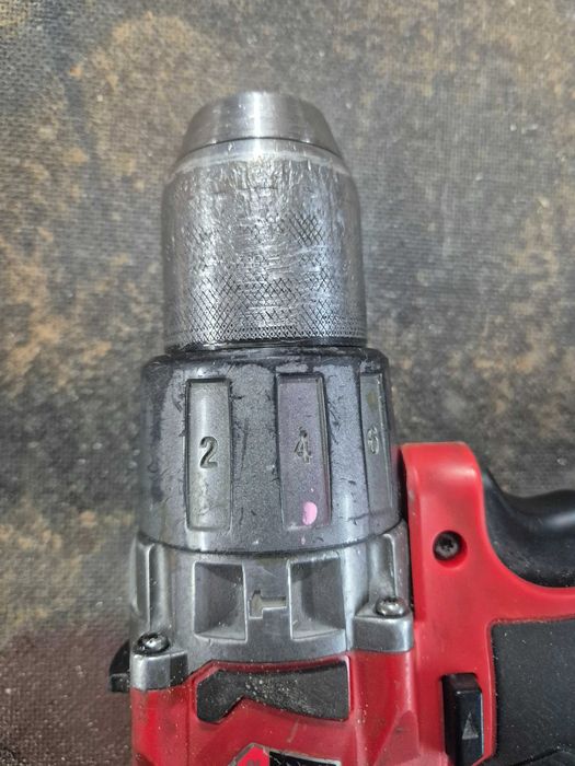 Wiertarko-wkrętarka udarowa Milwaukee M18 OneKey ONEPD2 uszkodzona