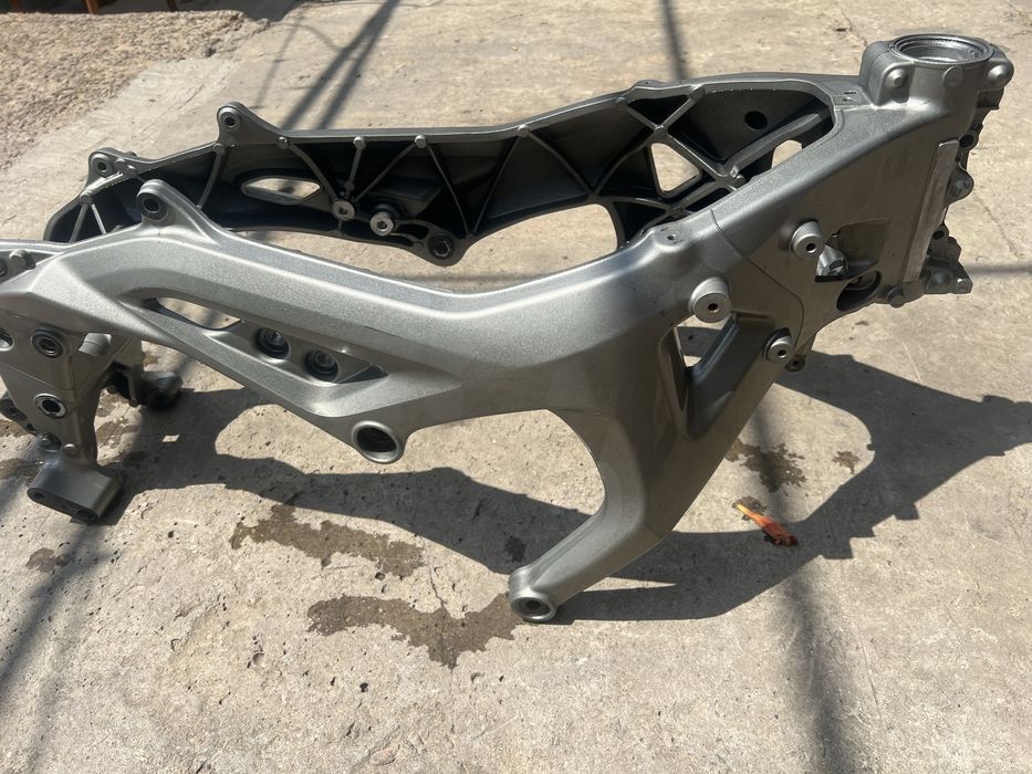 Рама Yamaha mt09