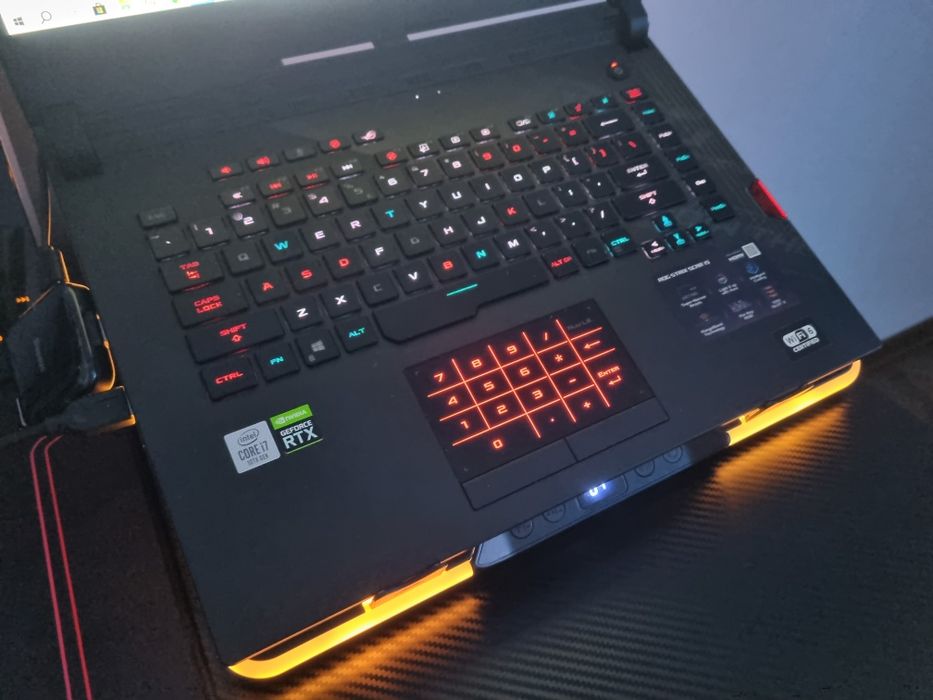 Asus ROG Strix Scar RTX 2070 8gb 240hz 3ms i7-10875h/16GB ram/1TB ssd