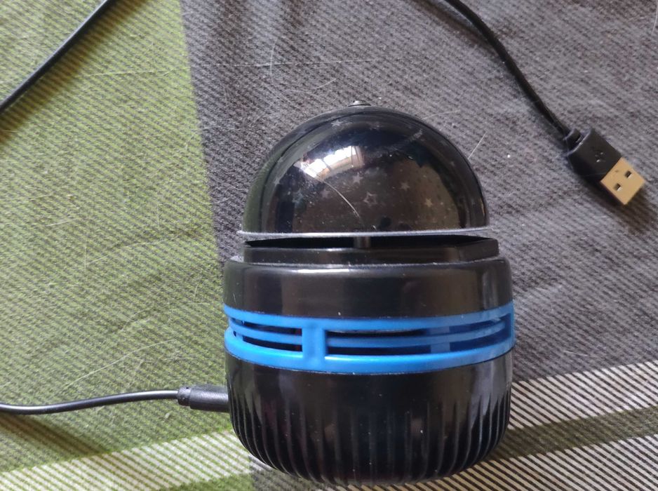 Світильник нічник проектор на стелю кольорові зорі, місяць крутиться