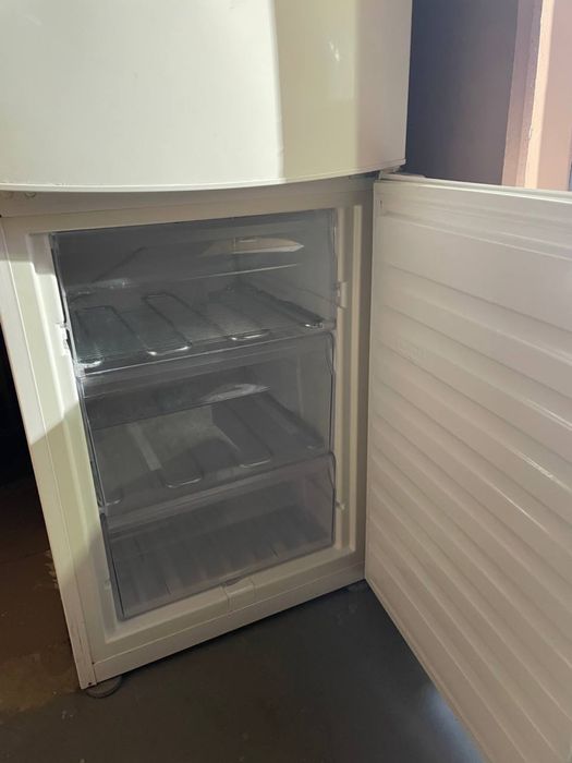 Продам холодильник Whirpool