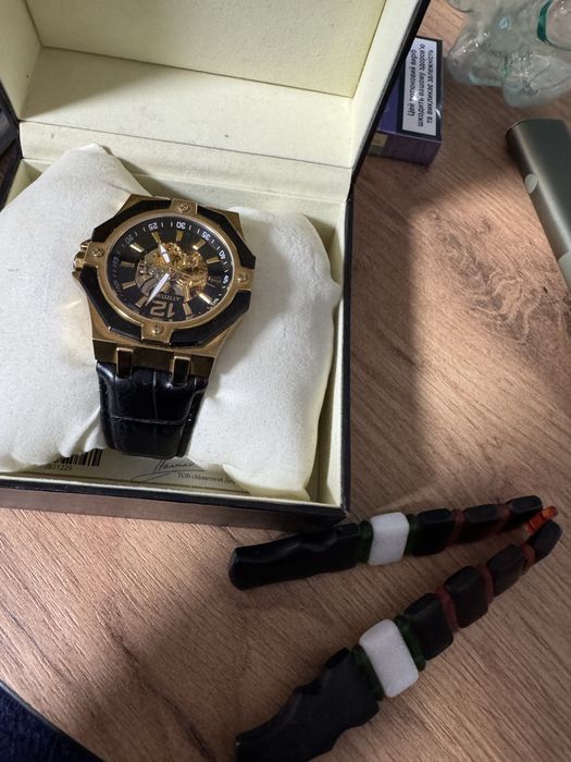 Часы скелитон позолота