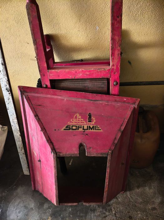 Máquina de pisar uvas &motor rega .