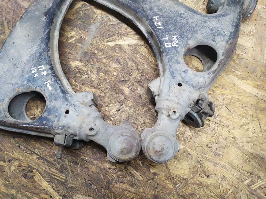 Ричаг передній Мерседес 124 Mercedes w124