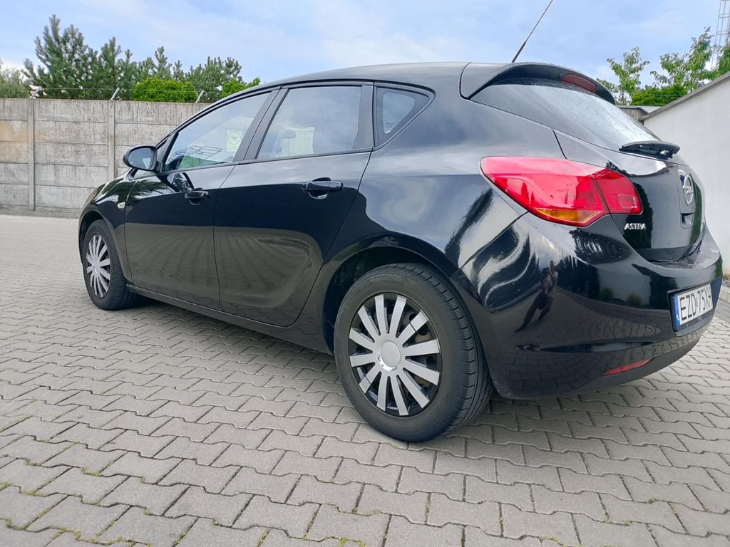 Opel Astra J 1.7 diesel 2010r 5-drzwiowa