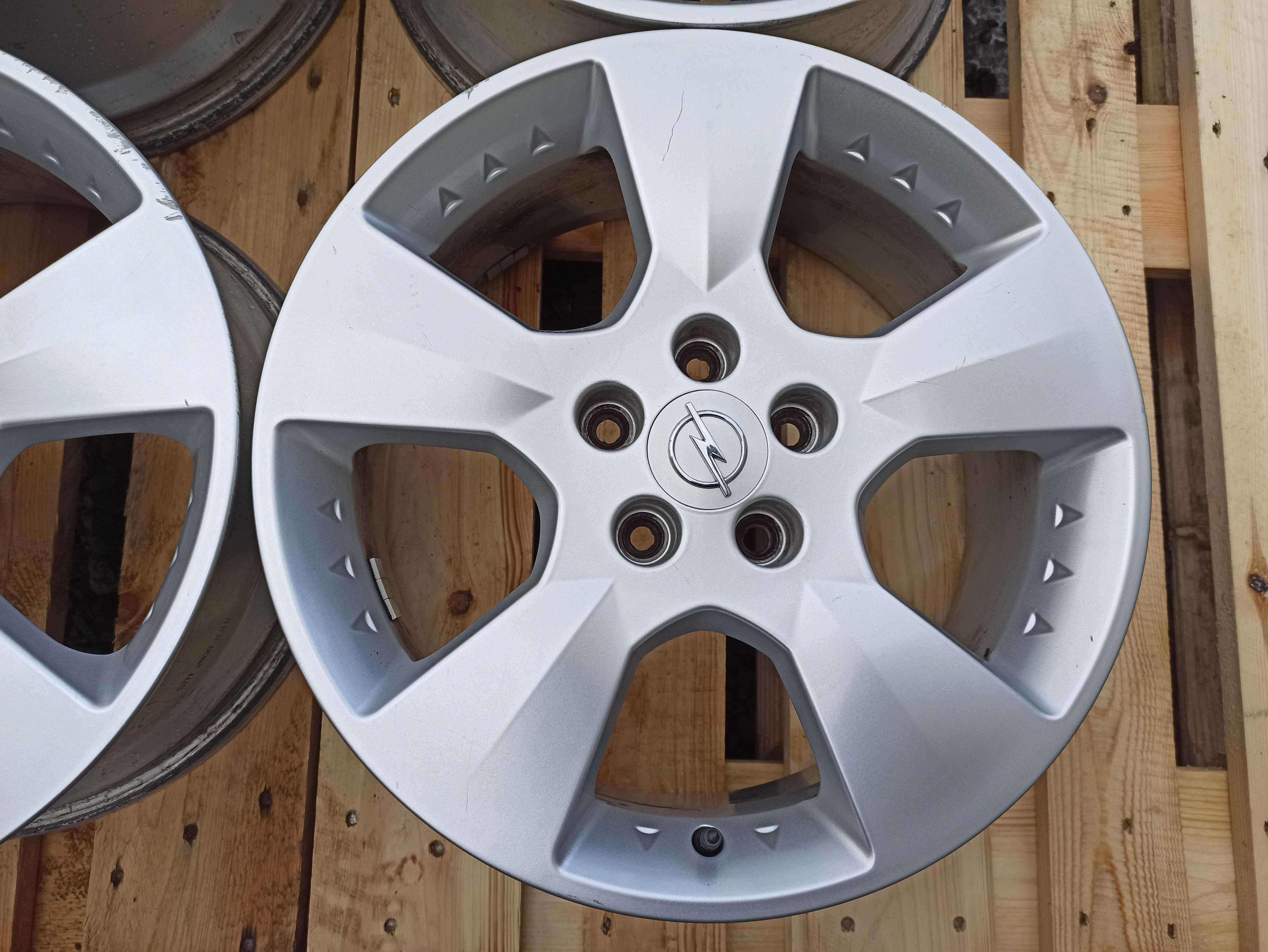 Диски литые Opel Astra G H Vectra B C Zafira B Signum Титани 5x110 R17