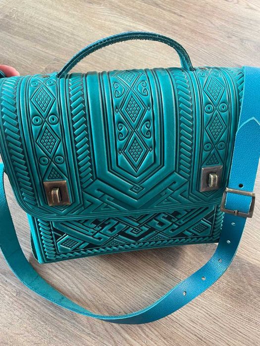 Жіноча шкіряна сумка-портфель з тисненням