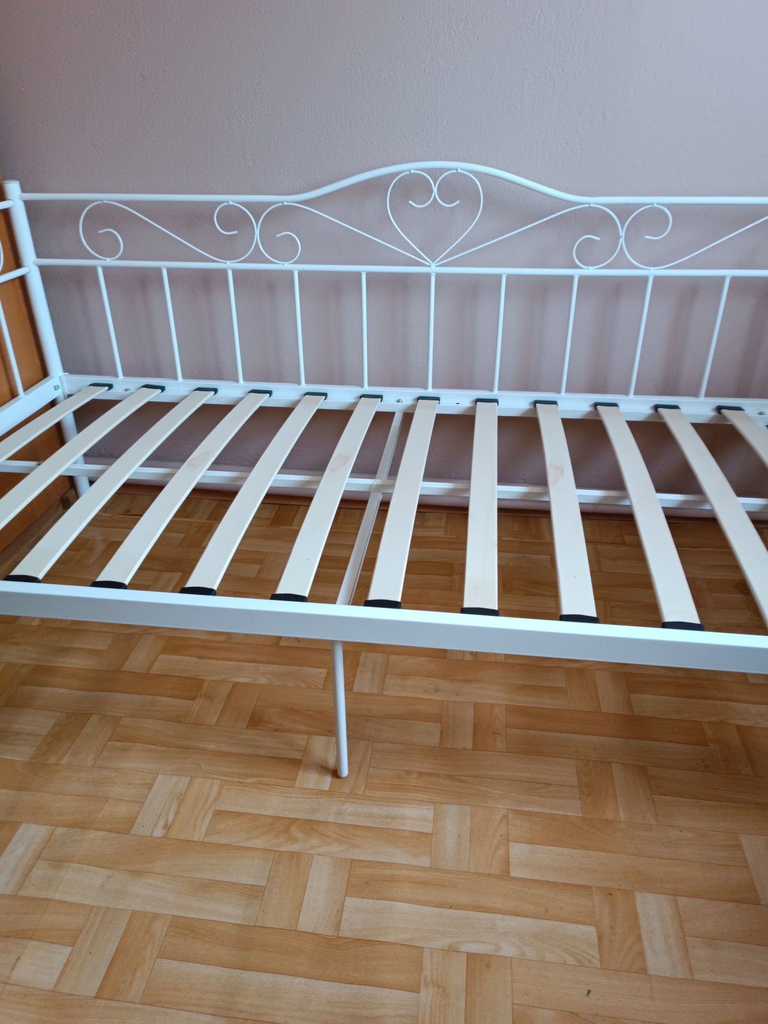 Łóżko sypialniane, jednoosobowe, używane