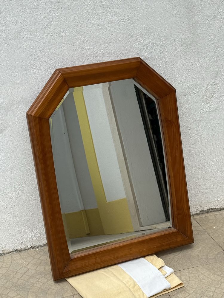 Espelho em madeira de cerejeira