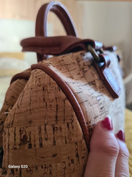 Mala pouco usada tom cortiça para venda