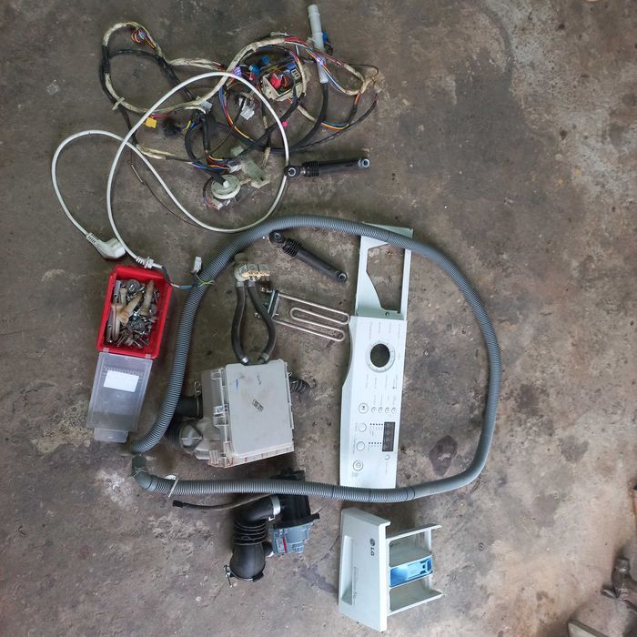 Продам пральну машину LG 5кг.