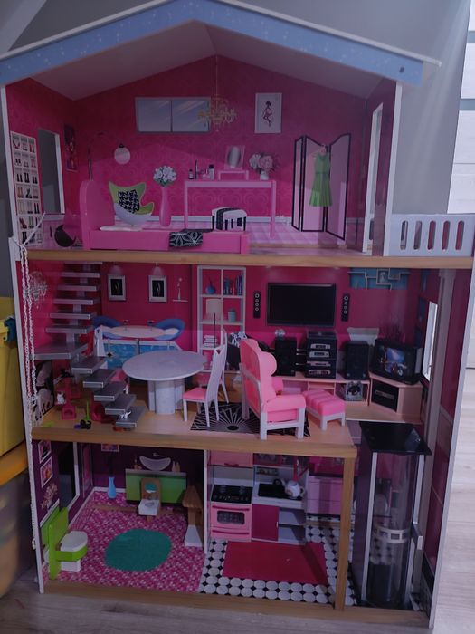 Duży domek dla lalek
