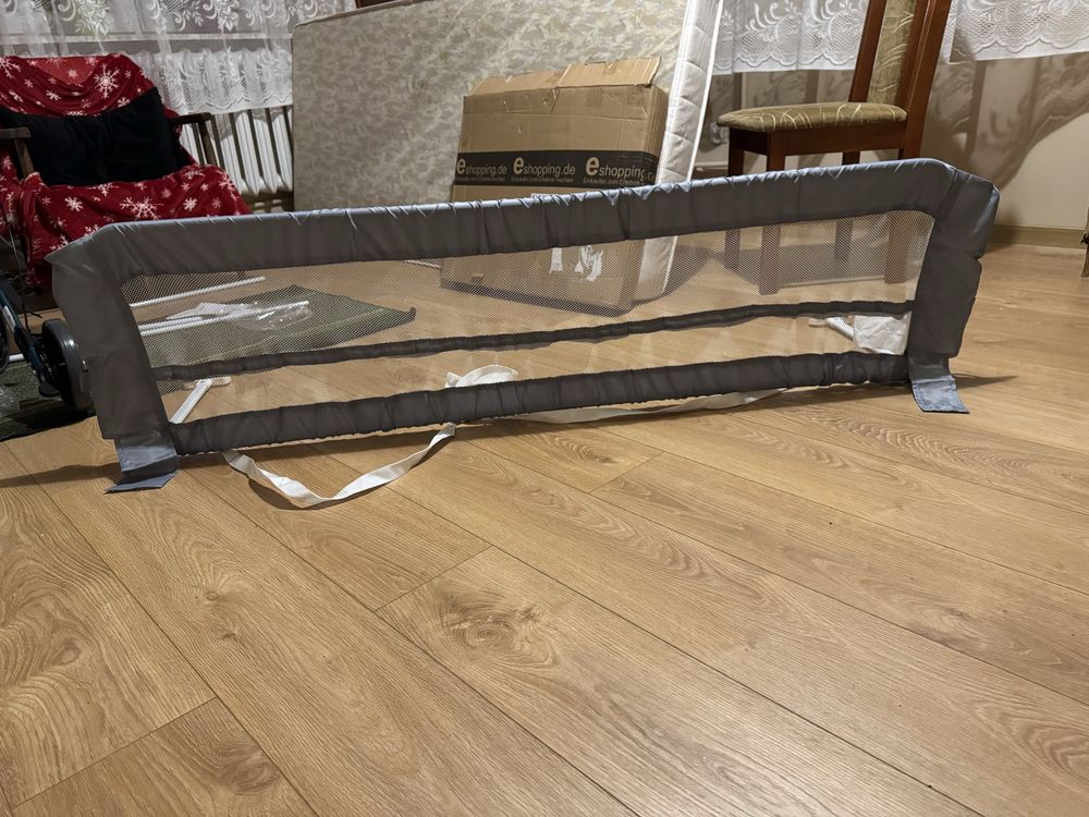 Barierka ochronna do łóżeczka dziecięcego