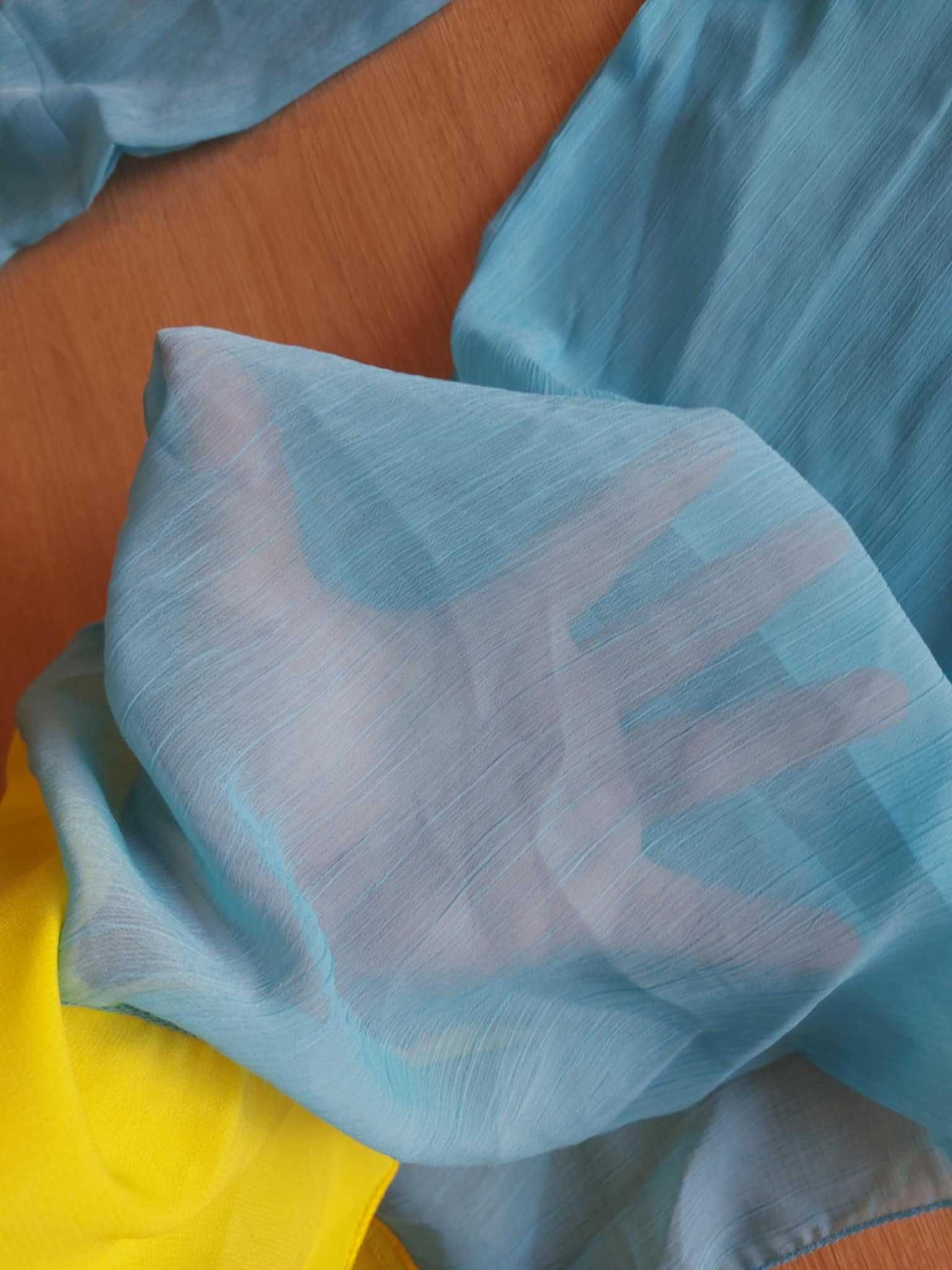 Calça leve turquesa e amarelo