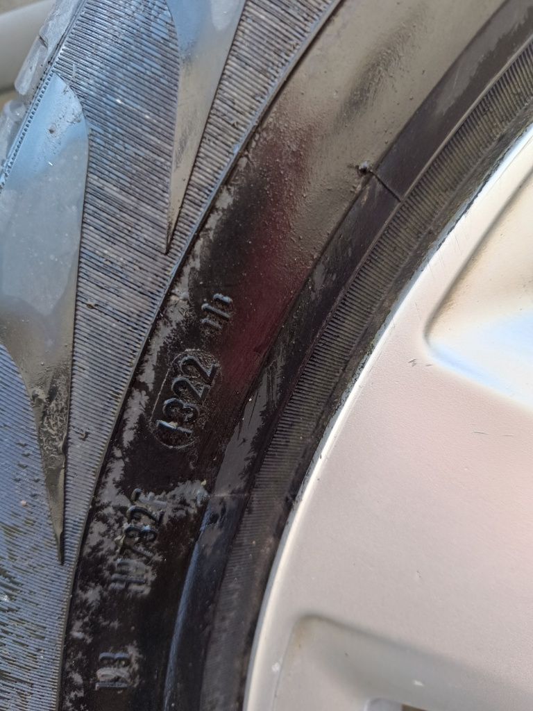 Komplet felg Audi 18cali opona Pirelli lato 235/55/18