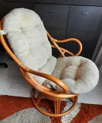 Fotel bujano-obrotowy z rattanu