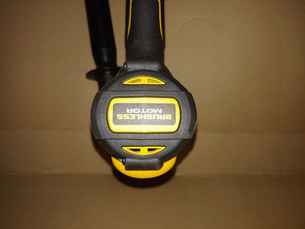 Дрель-шуруповерт DeWALT DCD995NT