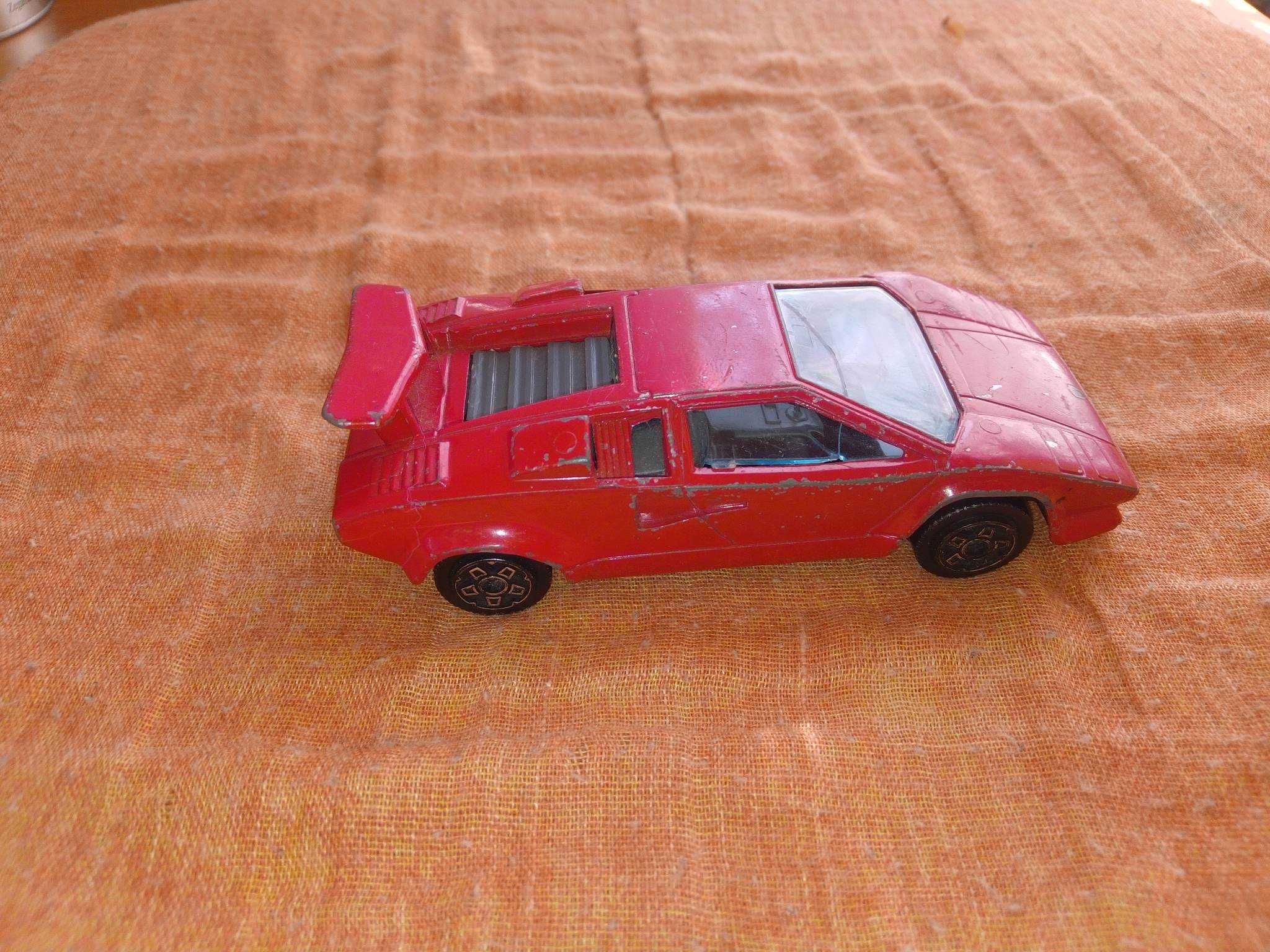 Lamborghini Countach 5000 model Bburago 1/43 1:43 czerwony samochód