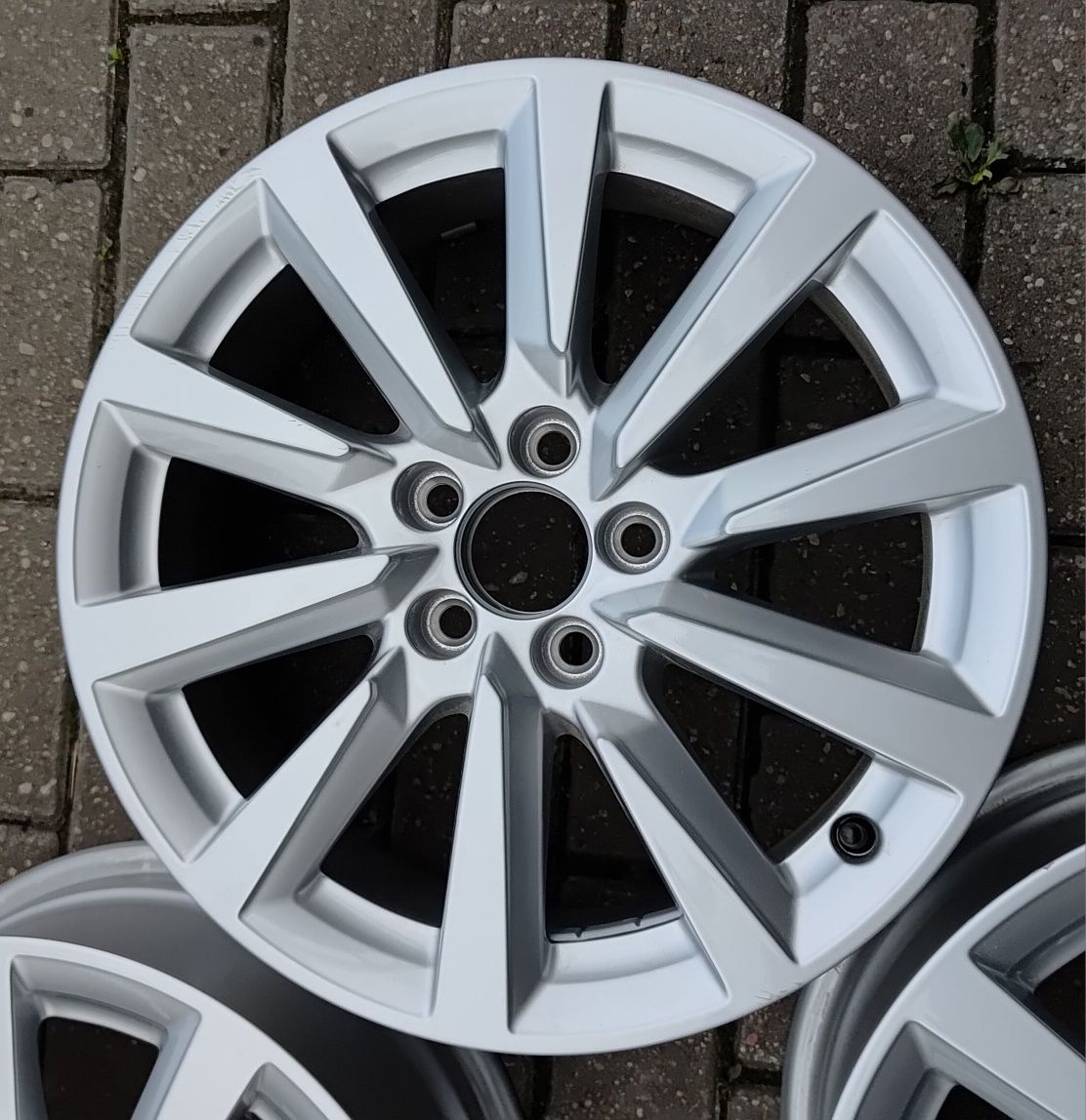 Felgi aluminiowe 16 5x100 audi a1 vw skoda seat yaris