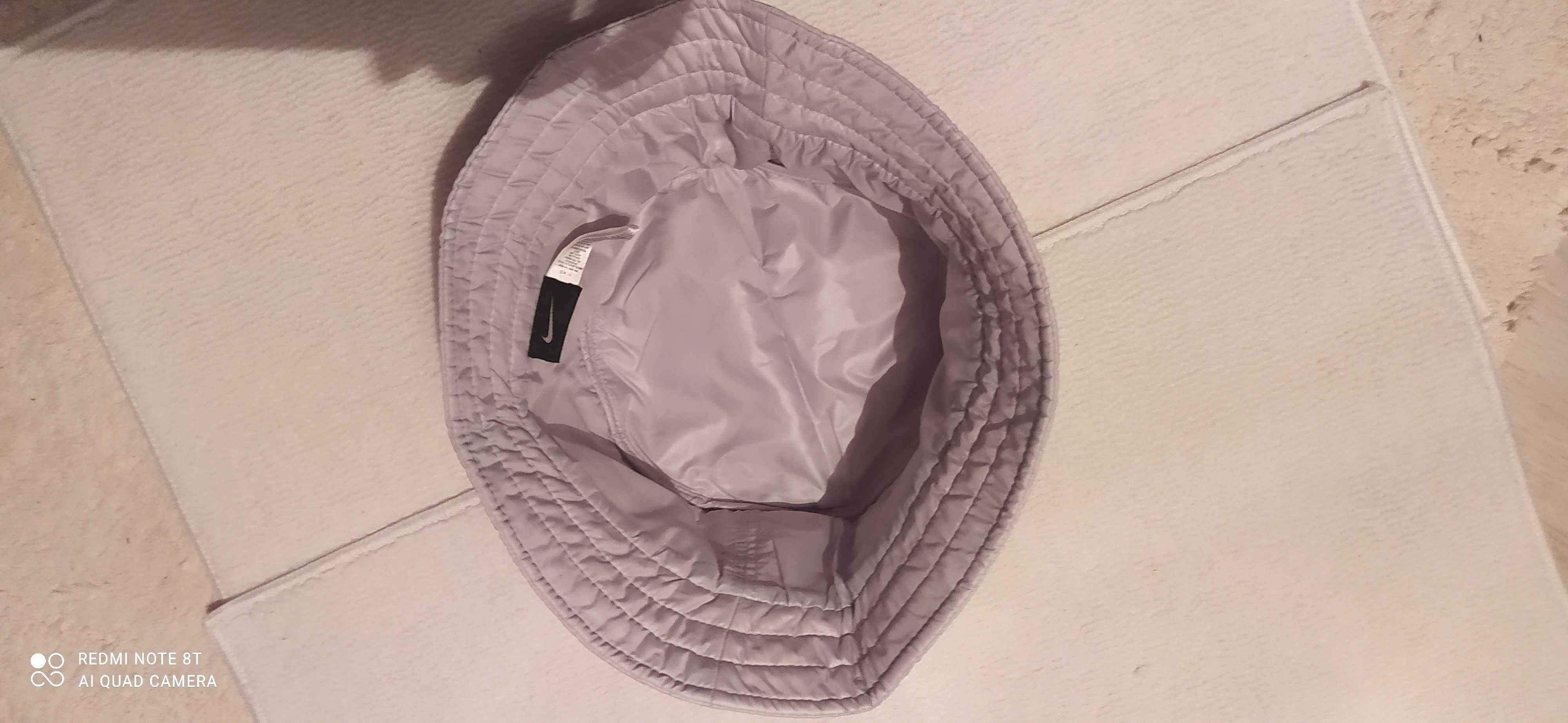 Kapelusik typu Bucket firmy Nike. Nowy z metką.