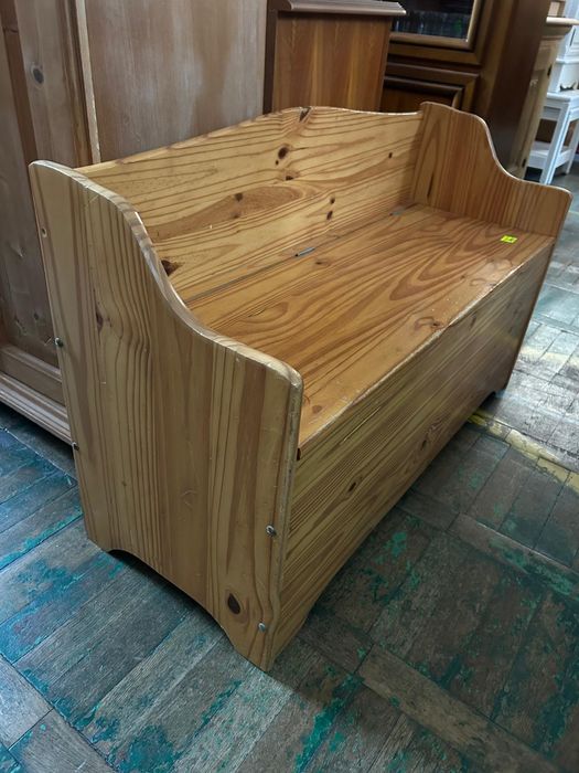Drewniana ławka/ siedzisko ze schowkiem
