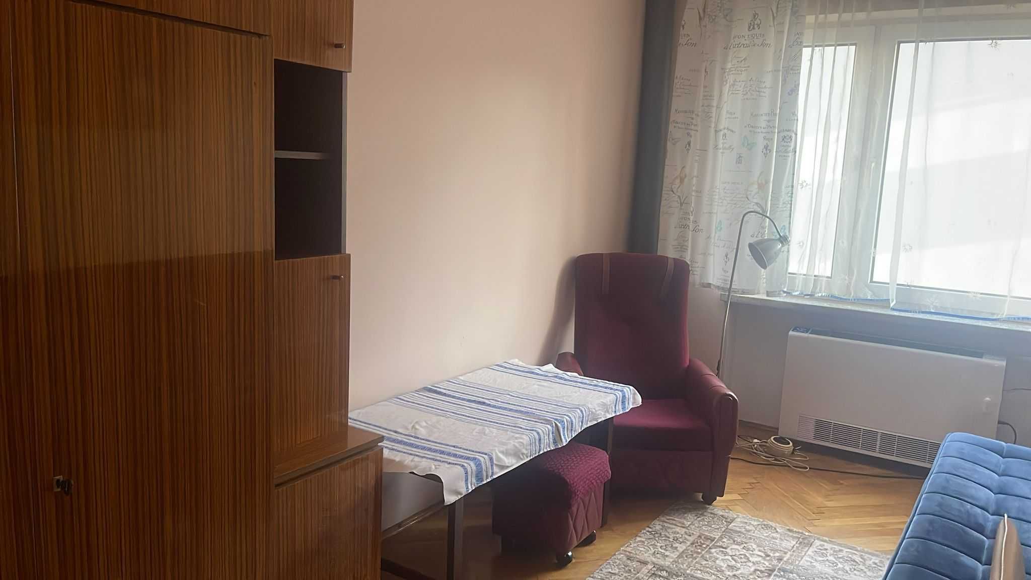 Rezerw. 2 pokoje 1-osob. dla studentek 12, 21m2, bez opłat. Walecznych