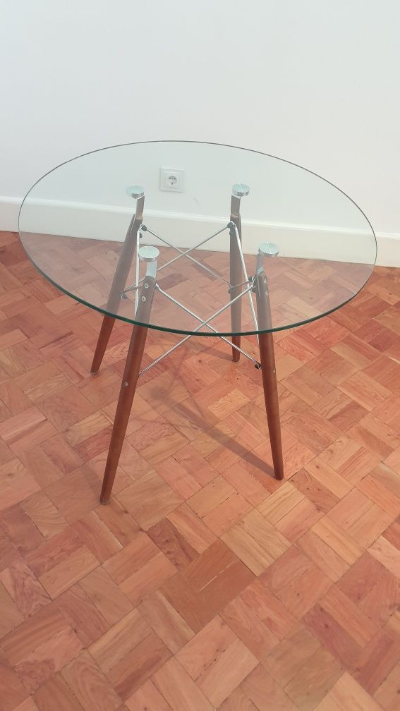 Mesa Vidro temprado, 80cm diametro, pés madeira, estrutua aço.