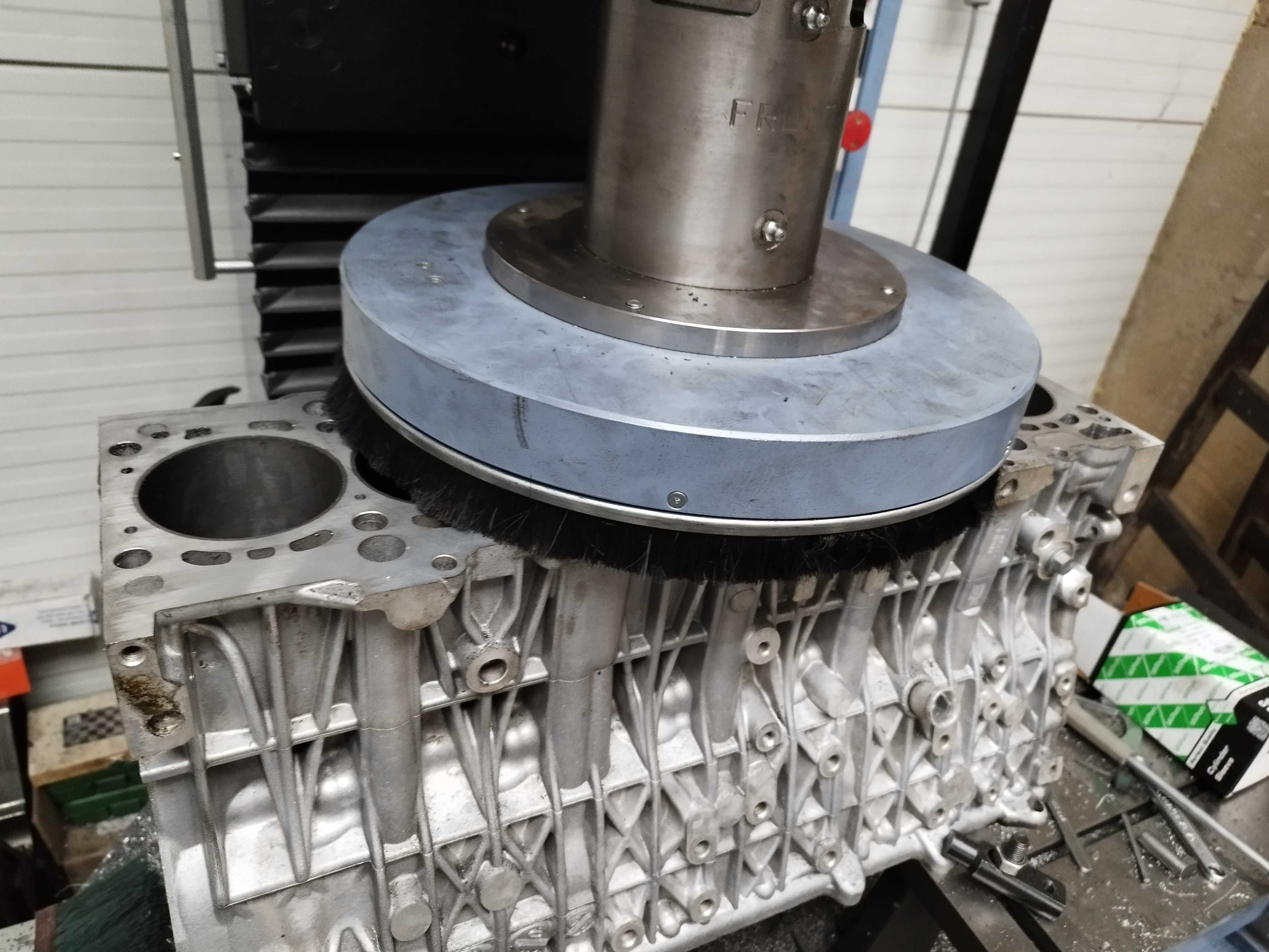 Regeneracja tulejowanie bloku Renault DCI 1.6 2.0 2.2 2.3 2.5 3.0