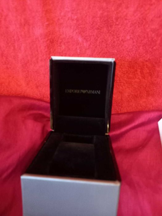 Подарунковий футляр та коробка для годинника EMPORIO ARMANI.