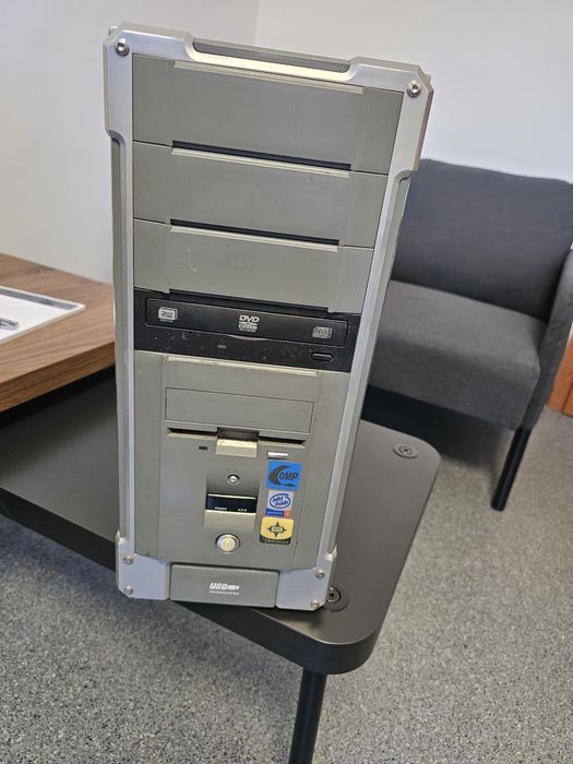 Komputer stacjonarny RETRO Pentium 4