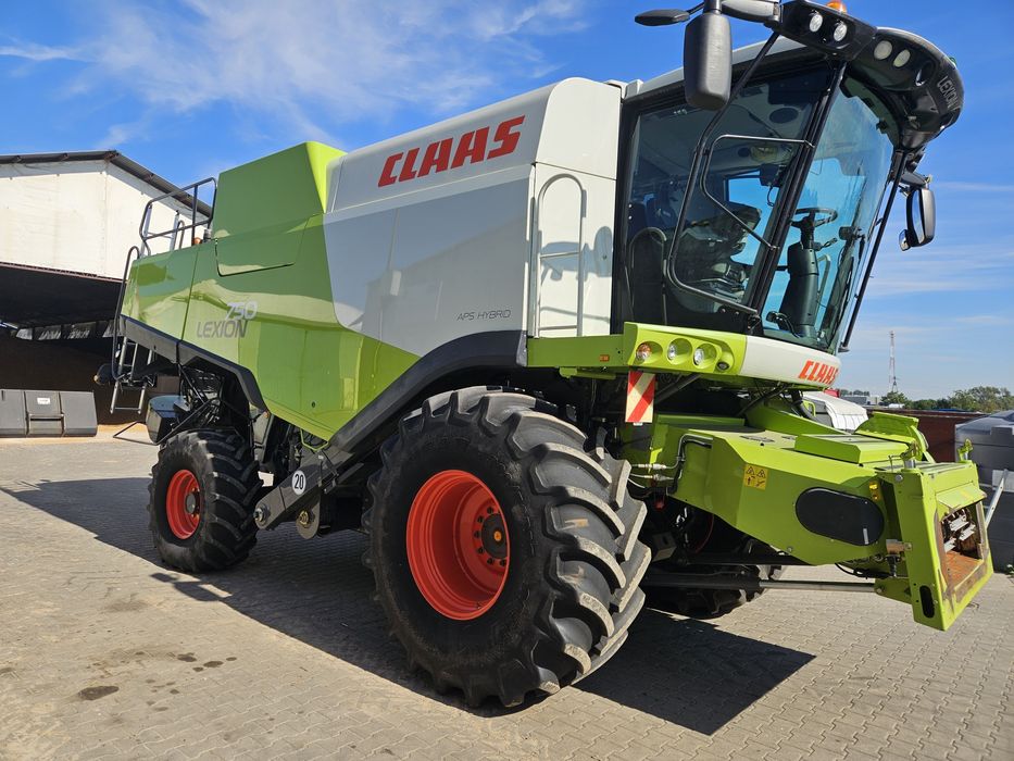 Claas lexion 750 v900