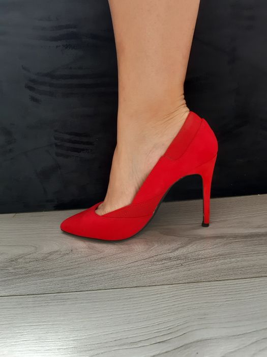 Czerwone seksowne szpilki