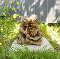Скульптура "Хлопчик з дівчинкою" декор для саду