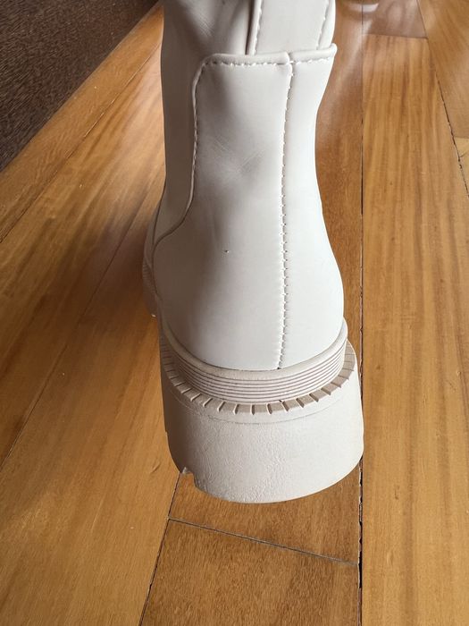 Botas beige cano alto