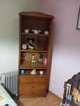 Armário de quarto com escrivaninha.