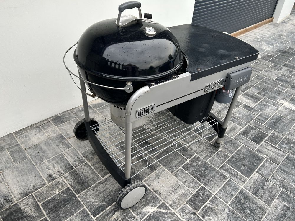 Grill Węglowy Performer