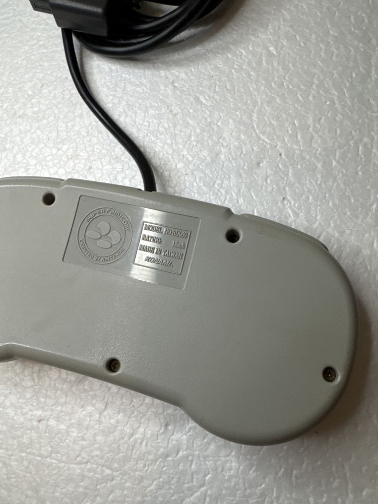 Kontroler / pad do Nintendo Super Famicom / Super Nintendo SNES Konami