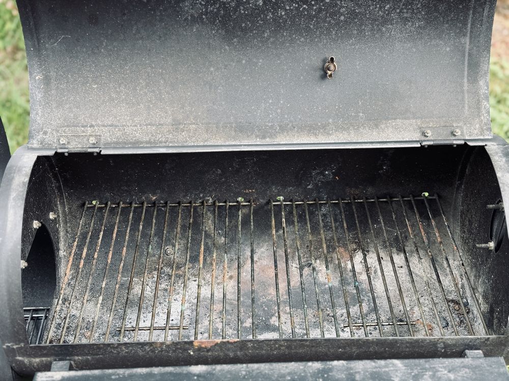 Grill ogrodowy z wędzarnia