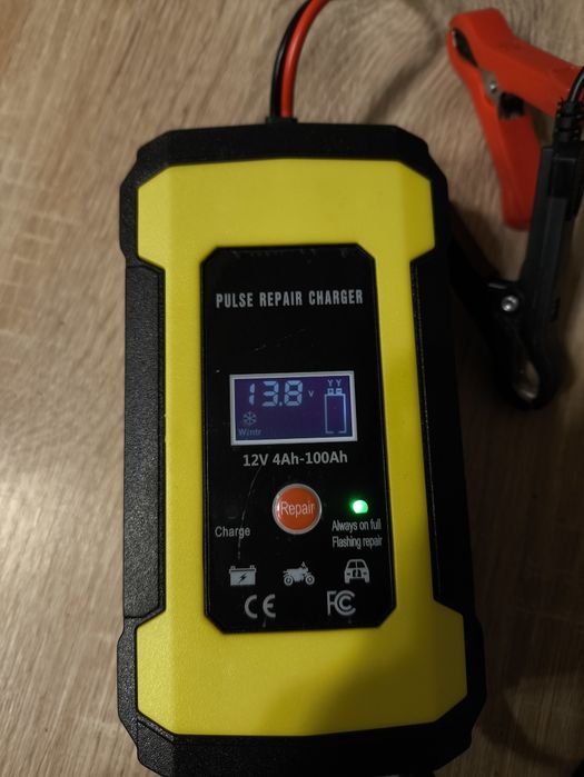 Продам Зарядний пристрій для акумуляторів автомобіля 12В/6А,