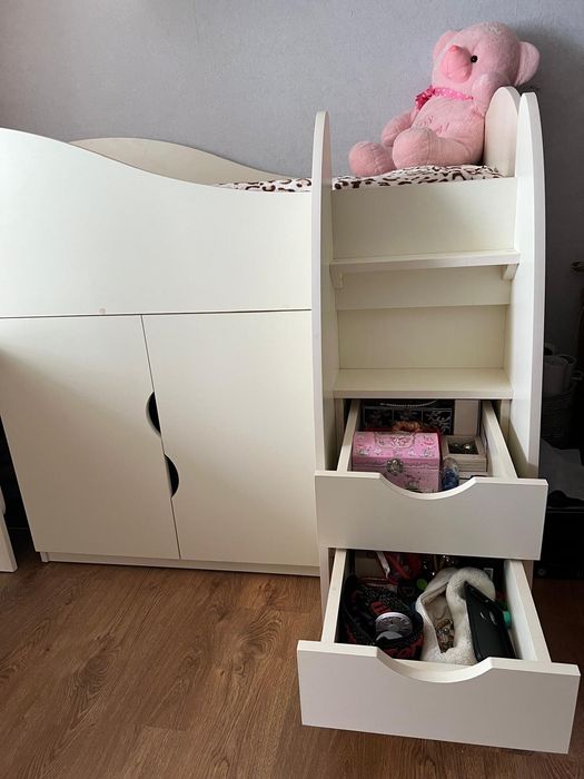 Комплект меблів у дитячу