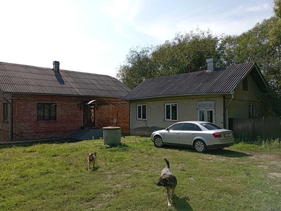 Продам хату з великою територією!