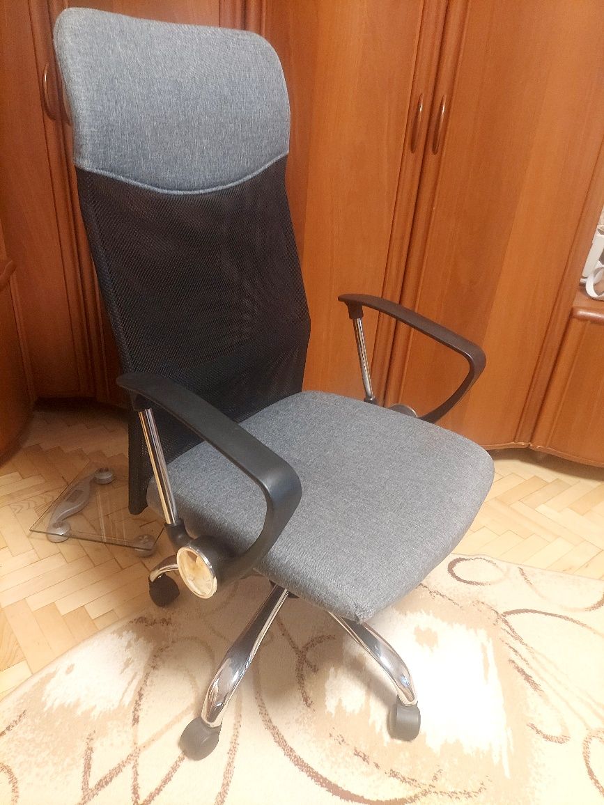 Офісне крісло VIRE сіре