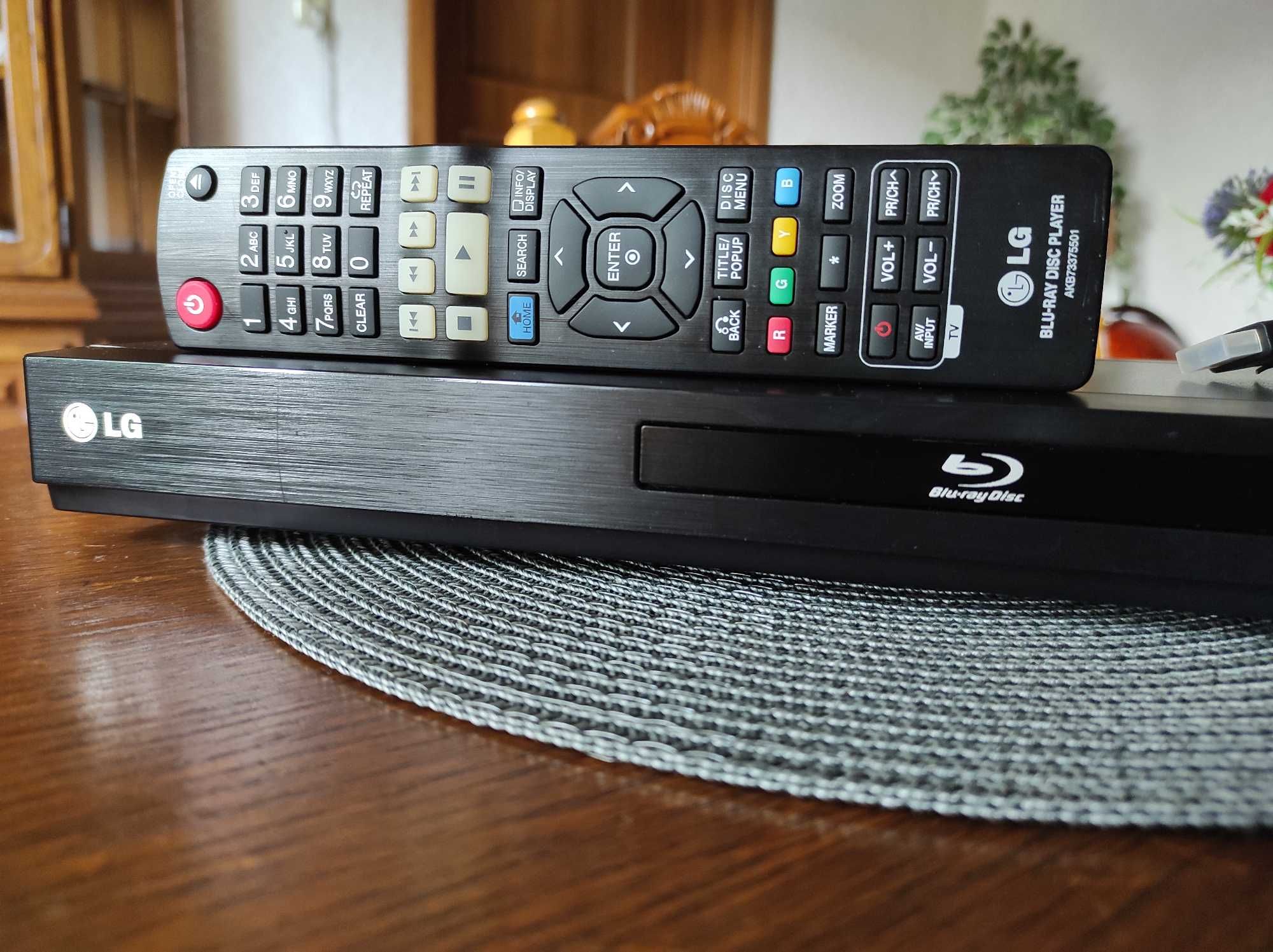 Odtwarzacz Blu-ray 3D LG BD660 + pilot i kabel HDMI