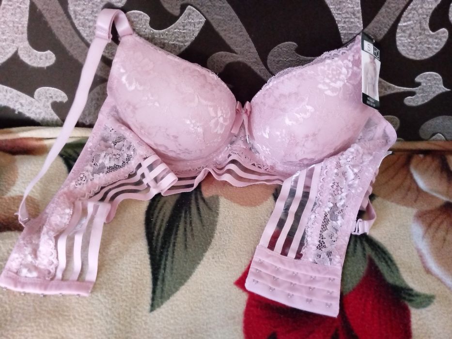 Бюстгалтер великого розміру