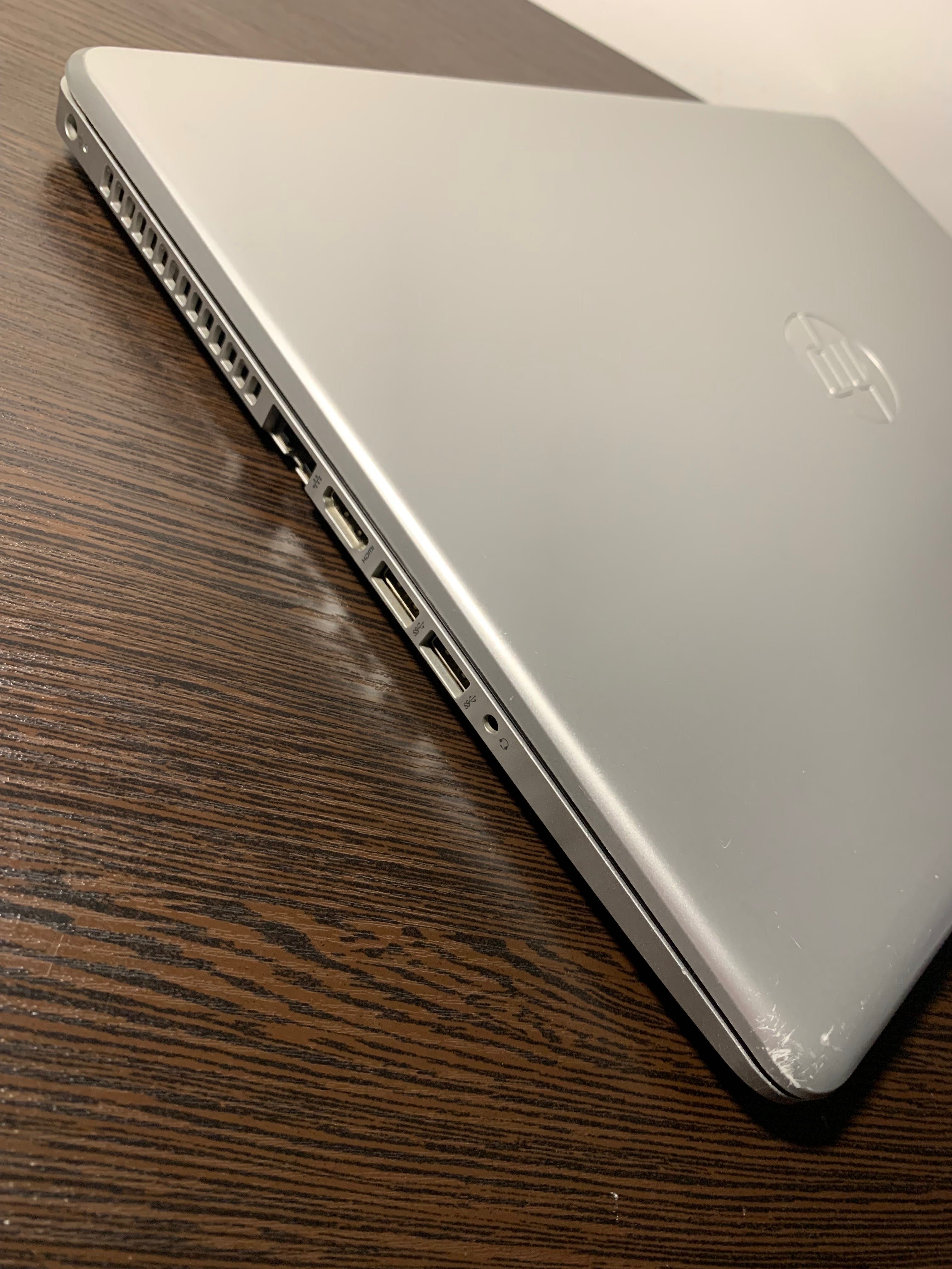 Продам ноутбук HP 17” (4 ГБ ОЗУ, 128 ГБ SSD) с зарядкой и сумкой